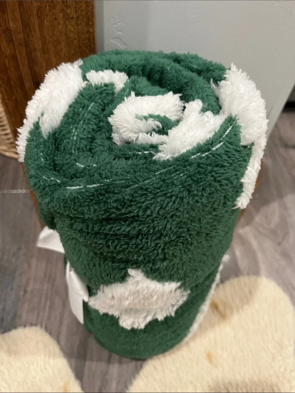 Cozy Green Holiday Tree Plush Throw Blanket